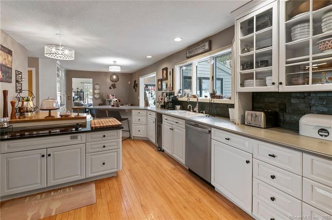 48 Dry Bridge Rd, House other with 5 bedrooms, 4 bathrooms and 5 parking in Canton CT | Image 10