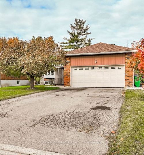61 Deerfield Cres, Brampton, ON, L6T1K8 | Card Image