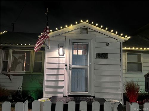 800 S 6th St, Lindenhurst, NY, 11757-5507 | Card Image