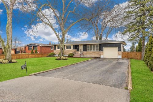 3351 Second Ave, Vineland Station, ON, L0R2E0 | Card Image