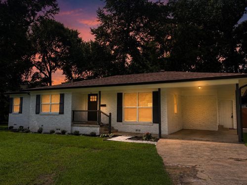 2001 Turtle Creek Dr, Marshall, TX, 75670-6841 | Card Image