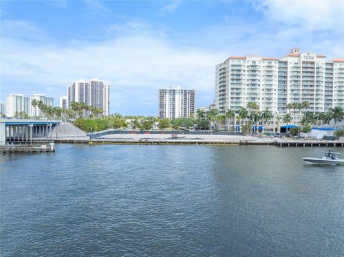 302-3000 E Oakland Park Blvd, Fort Lauderdale, FL, 33306-1818 | Card Image