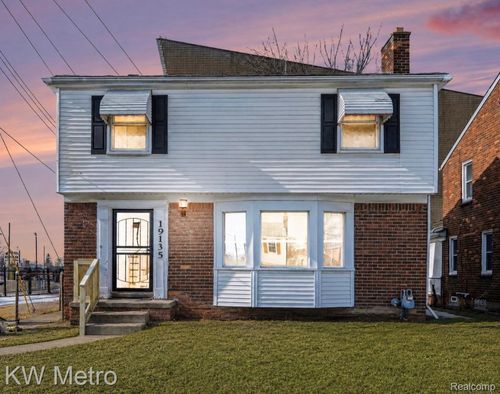 19135 Hartwell St, Detroit, MI, 48235-1249 | Card Image