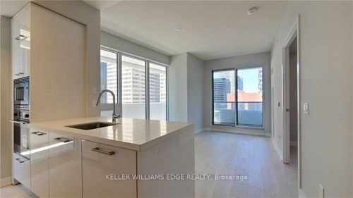 809-2221 Yonge St, Toronto, ON, M4S0B8 | Card Image