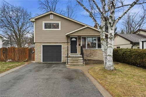 6 Brierwood Ave, Grimsby, ON, L3M1J6 | Card Image