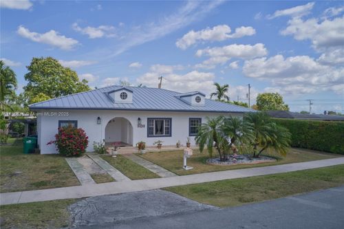 10745 Westwood Lake Dr, Miami, FL, 33165-7049 | Card Image