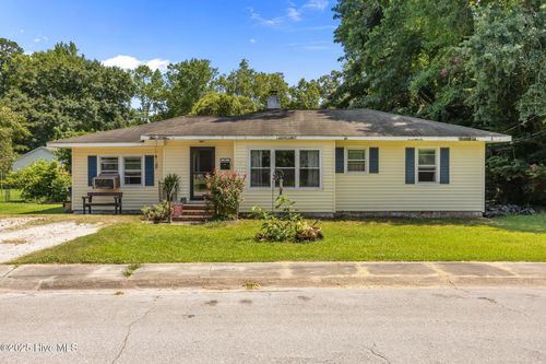 18 White Oak St, Jacksonville, NC, 28540-5636 | Card Image