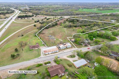 1521 Sandy Creek Dr, Ada, OK, 74820-9340 | Card Image