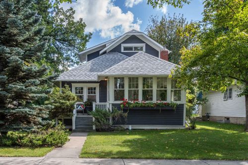 4711 49 St, Camrose, AB, T4V1M6 | Card Image