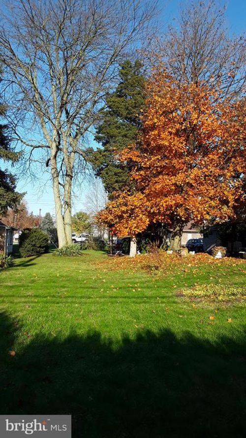36 S Maple St, Kutztown, PA, 19530-1521 | Card Image
