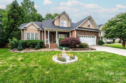 1718 30th Avenue Pl Ne, Hickory, NC, 28601-9124 | Card Image