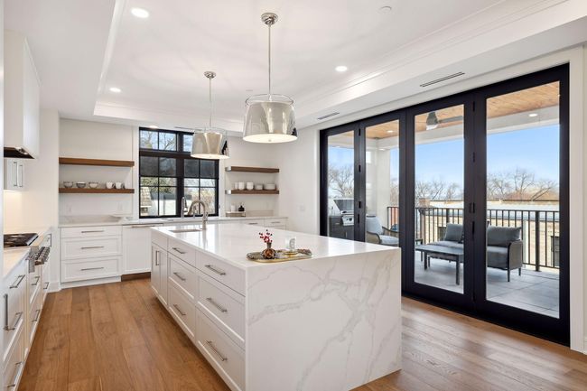 Bring the outdoors in when you open the 12' accordion doors | Image 15
