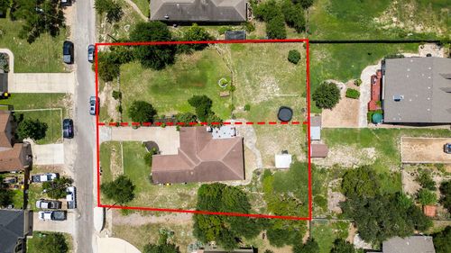 10105 Twin Lake Loop, Dripping Springs, TX, 78620-2631 | Card Image