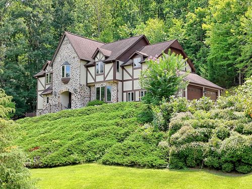251 Quail Cove Ln, Brasstown, NC, 28902-9616 | Card Image