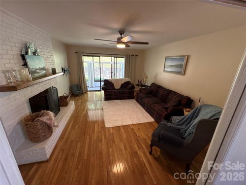 610 Britton Creek Dr, Hendersonville, NC, 28791-7218 | Card Image
