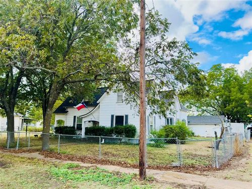 105 2nd Street, Windom, TX, 75492 | Card Image