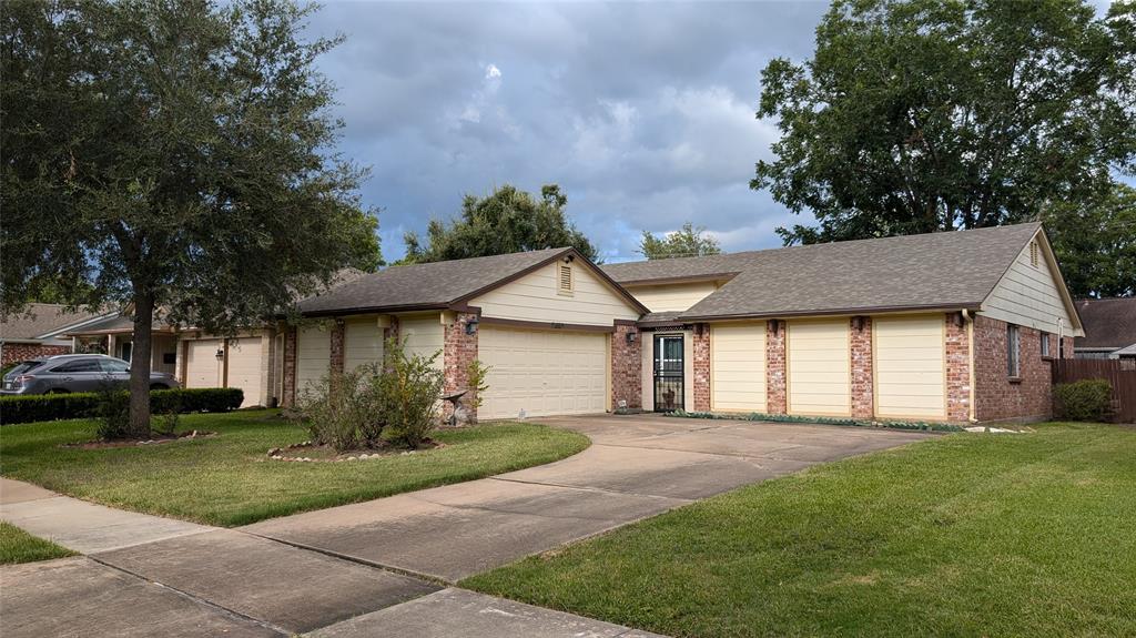 Barrington Place Dr, Sugar Land, TX 77478
