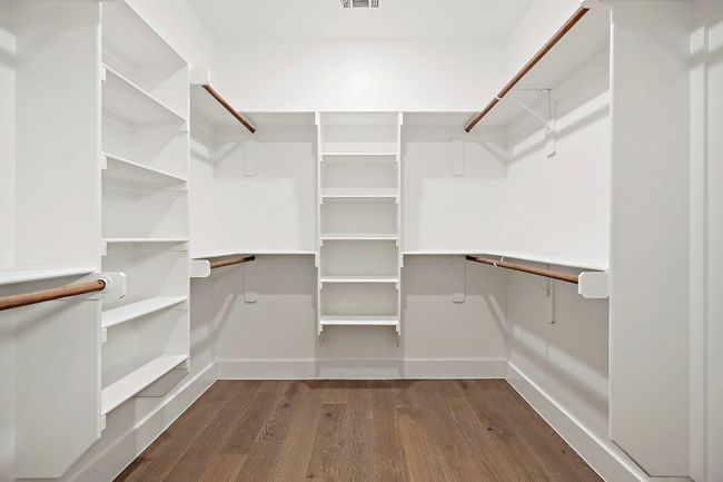 Primary Closet | Image 25