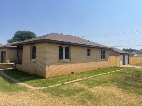 800 N Caddo St, Weatherford, OK, 73096-3608 | Card Image