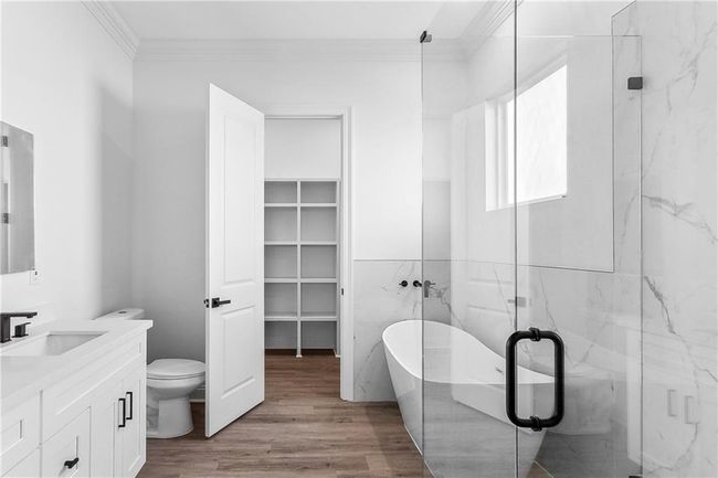 Primary Bathroom | Image 10