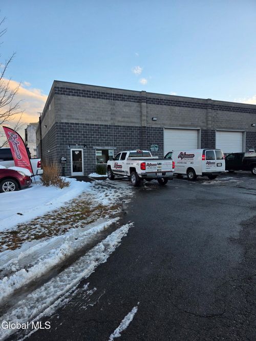 301-2-134 Lincoln Ave, Colonie, NY, 12205-5074 | Card Image