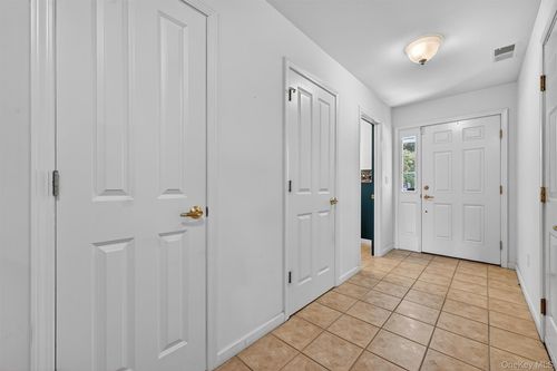 81 Crystal Hill Dr, Pomona, NY, 10970-2602 | Card Image