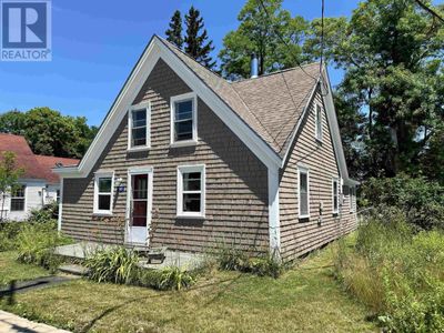 145 Union St, House other with 3 bedrooms, 1 bathrooms and null parking in Liverpool NS | Image 2