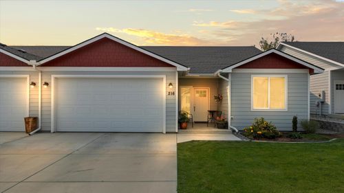216 Claret Dr, Prosser, WA, 99350-8901 | Card Image