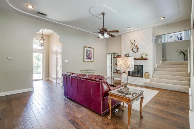 107 Sundance Ct, House other with 4 bedrooms, 2 bathrooms and null parking in Hudson Oaks TX | Image 9