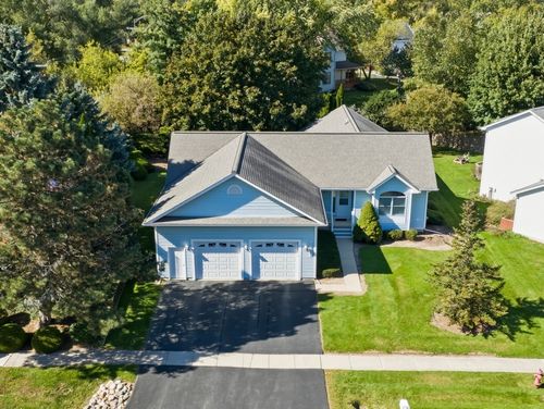 2001 Red Barn Road, Woodstock, IL, 60098 | Card Image
