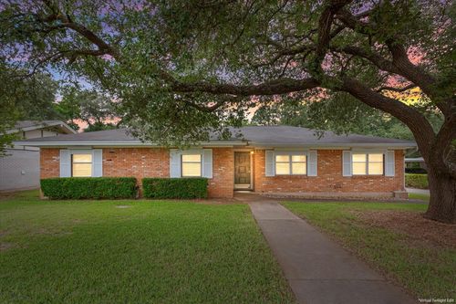 708 Wedgewood Dr, Woodway, TX, 76712-3746 | Card Image