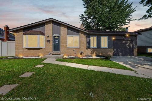 31758 Eiffel Ave, Warren, MI, 48088-1818 | Card Image