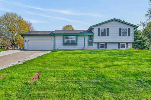 2840 W Southland Drive, Franklin, WI, 53132 | Card Image