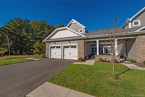 79 Willow Cir, Coram, NY, 11727-4148 | Card Image
