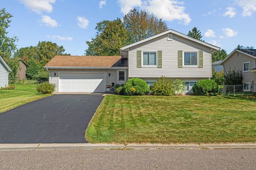 553 Westfield Ln, Vadnais Heights, MN, 55127-8533 | Card Image