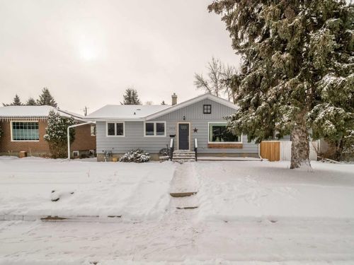 1806 14 Avenue S, Home with 4 bedrooms, 2 bathrooms and 3 parking in Lethbridge AB | Card Image