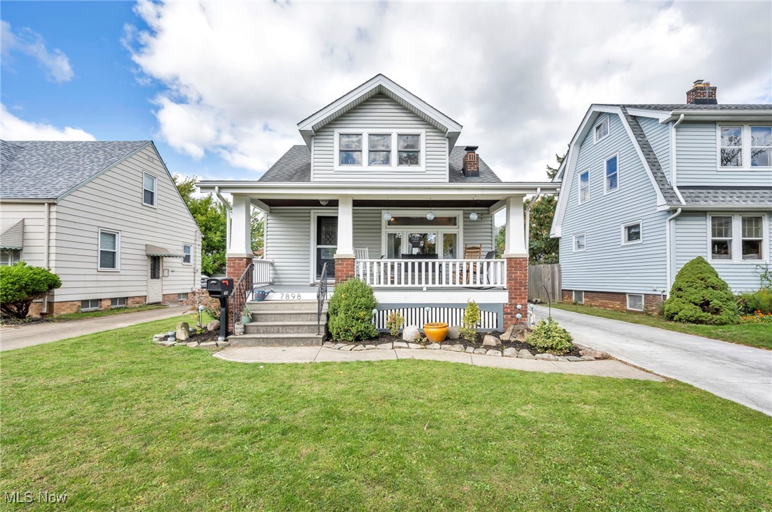 Chesterfield Ave, Parma, OH 44129