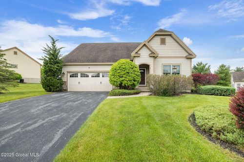 3 Bedford Cir, Halfmoon, NY, 12065 | Card Image