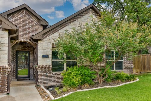 110 Iriquois Dr, Lake Kiowa, TX, 76240-9408 | Card Image