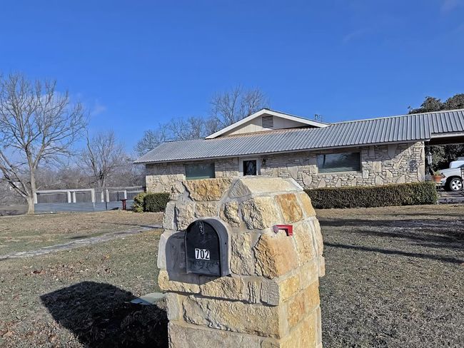 702 E Schubert St, House other with 3 bedrooms, 3 bathrooms and 2 parking in Fredericksburg TX | Image 5
