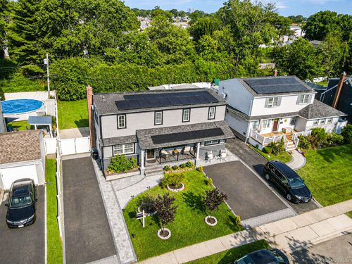 828 Strang Dr, Wantagh, NY, 11793-1136 | Card Image