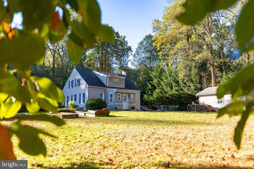 2074 White Oak Rd, STRASBURG, PA, 17579-9412 | Card Image