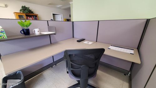 223 W Wine Country Rd, Grandview, WA, 98930-1384 | Card Image