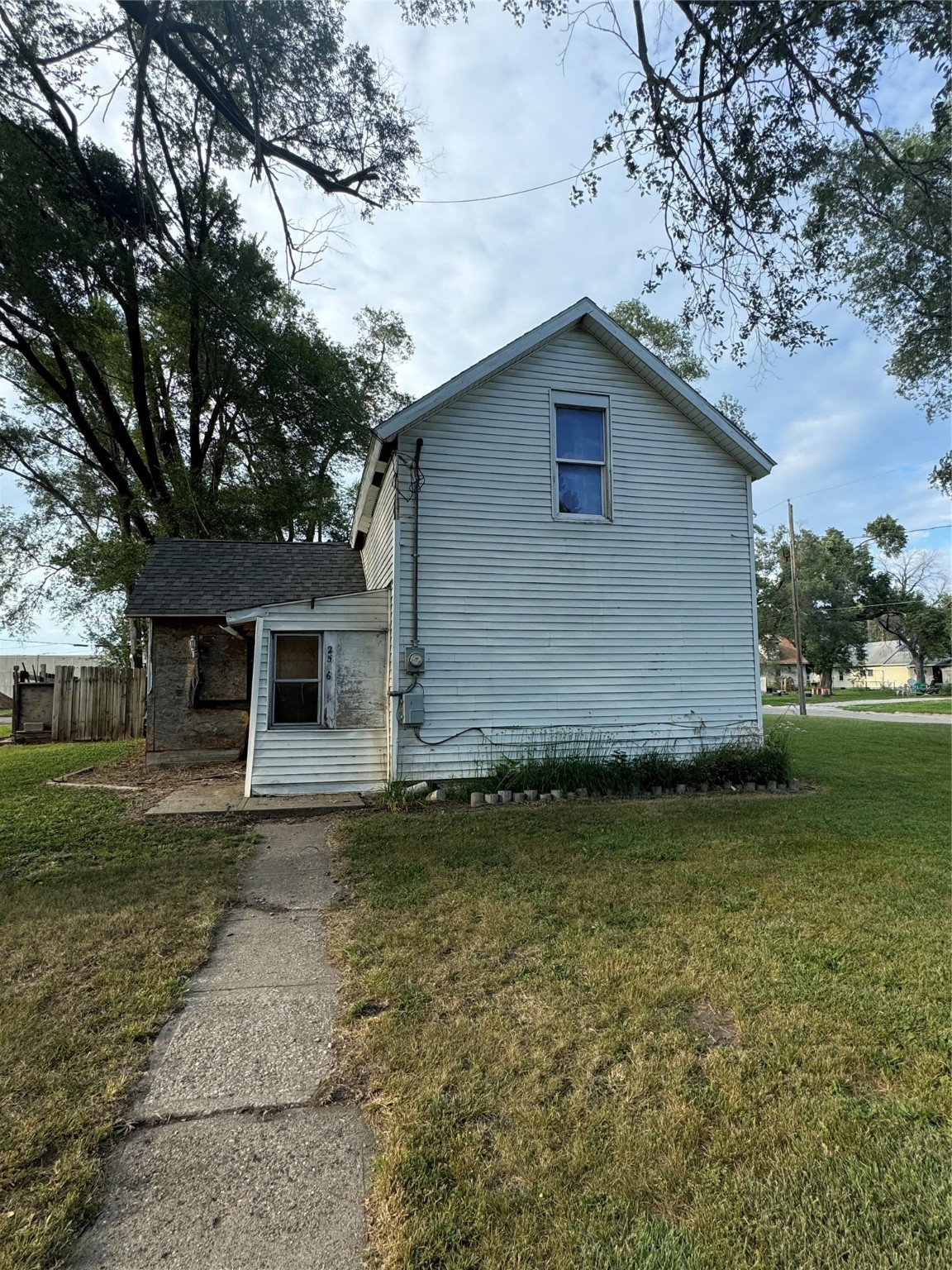Onawa St, Des Moines, IA 50317