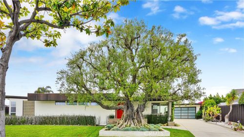 2000 Nautilus Ln, Newport Beach, CA, 92660-3823 | Card Image
