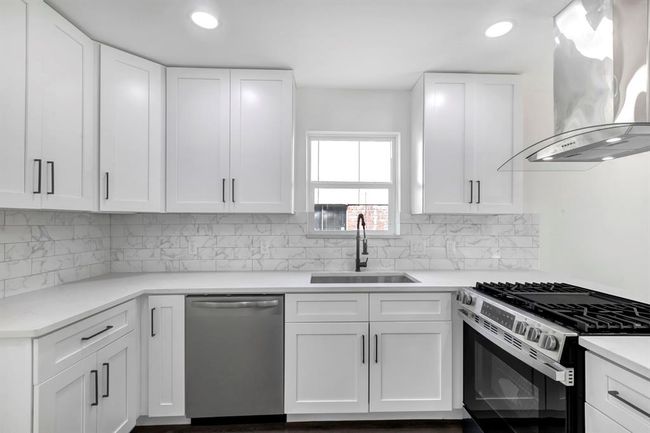9602 Ballin David Dr, House other with 4 bedrooms, 2 bathrooms and 2 parking in Spring TX | Image 5