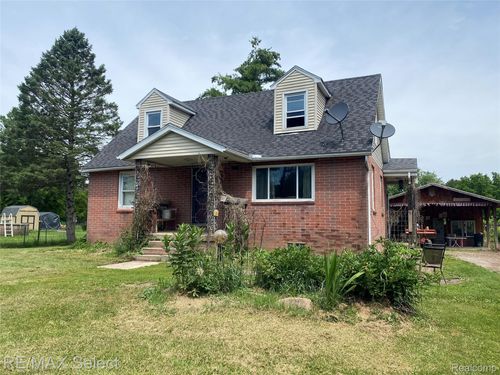5151 Kendall Dr, Burton, MI, 48509-1910 | Card Image