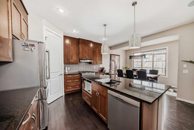 3 Aspen Summit View Sw, Home with 3 bedrooms, 2 bathrooms and 4 parking in Calgary AB | Image 13