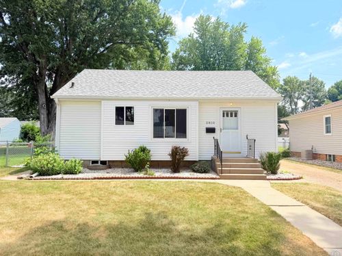 2810 S Coral St, Sioux City, IA, 51106-3332 | Card Image