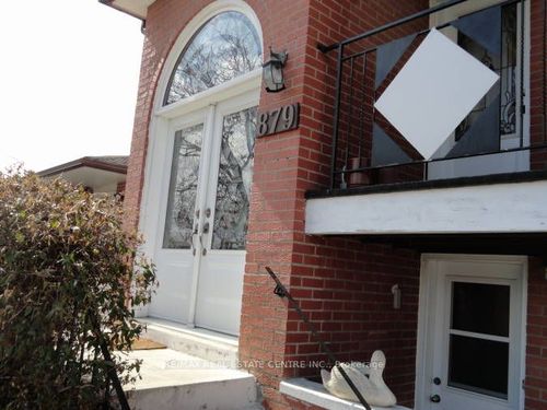 879 Consort Cres, Mississauga, ON, L5C1J8 | Card Image